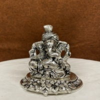 Nouvel Arrivage Décoration de Temple Faite à la Main en Aluminium Gravé Plaqué Argent Shri Ganesh 3,5 Pouces Cadeau de Mariage Porte-Bonheur Nouveau