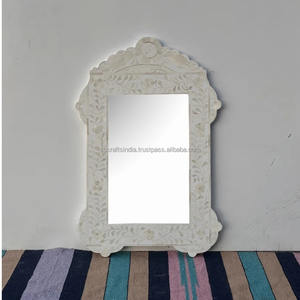Espejo con incrustaciones de hueso hecho a mano elegante y moderno a pedido para entradas, dormitorios y salas de estar - Product Image 1
