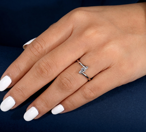 แหวนเพชรสามเม็ด ชิวพาธ 14K ทองคำขาว ประดับเพชรแล็บโกรว์ ทรงบริลเลียนต์ ตัวเรือนแบบหนามเตย สำหรับผู้หญิง สวมใส่ได้ทุกวัน เหมาะสำหรับเป็นแหวนหมั้น - Product Image 2