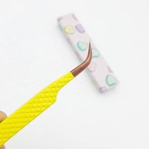 Pince à épiler pour extensions de cils en acier inoxydable, couleur jaune, durable, légère et écologique - Product Image 2
