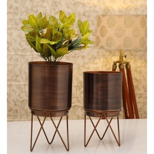 Hot Selling Durable Eco-Friendly Bronzed Metal Garden Set New Design Tripod <b>Stand</b> Planter <b>Pot</b> For Home Hotel - Product Image 4