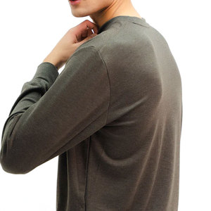เสื้อสเวตเชิ้ตคอกลมแขนยาวสำหรับผู้ชาย ฤดูหนาว ปี 2026 สีพื้นแบบกำหนดเองได้ ระบายอากาศ แห้งเร็ว กันน้ำ 100% - Product Image 6