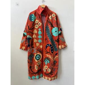 Camisón de Terciopelo Bordado a Mano de Alta Calidad, Estilo Suzani, Elegante Abrigo Bohemio, Prenda Floral Bohemia Uzbeka, Regalo para Ella - Product Image 1