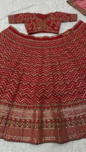Conjunto de Lehenga Choli Rojo para Boda, con Estampado Floral y Dupatta Bordada, Traje Tradicional Indio para Novia, Largo hasta el Suelo - Product Image 6