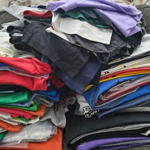 เสื้อยืดแบรนด์แท้สำหรับผู้ชาย คุณภาพพรีเมียม เสื้อผ้าขายส่งจำนวนมาก ผลิตจากผ้าฝ้าย นำเข้าจากบังกลาเทศ มีสินค้าในสต็อก - Product Image 1