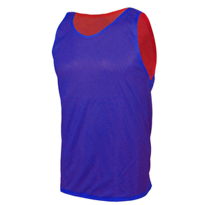 Maillot d'entraînement réversible imprimé sur mesure en maille respirante pour le football, gilet de match personnalisé avec logo, directement de l'usine de Sialkot, pour l'athlétisme - Product Image 1