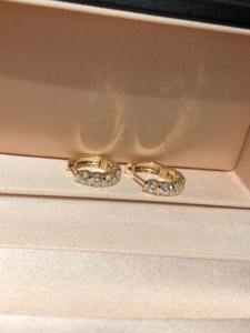 Pendientes de Aro de Oro Blanco de 14K con Diamantes Cultivados en Laboratorio Color F, Engaste de Media Bisel, Aros Delicados con Diamantes para Mujer, Joyería para Uso Diario - Product Image 3