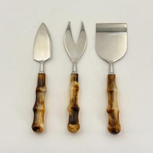 Juego de Queso Plateado Mate con Mango de Resina, Diseño Real, Juego de Cubiertos para Mesa de Comedor, Cuchillos para Queso, Rebanador de Queso de Acero Inoxidable - Product Image 1