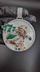 Collar con Colgante Personalizado con Incrustaciones de Circonitas Verdes, Medallón Redondo con Alas, Estilo Hip Hop, Joyería de Lujo, Regalo - Product Image 6