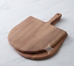 Planche à découper en bois minimaliste avec poignée et trou de suspension, forme irrégulière, couleur marron naturel - Product Image 6