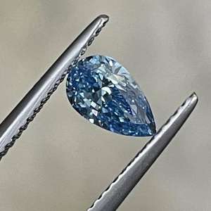 Diamant de laboratoire certifié IGI 3,50 carats, bleu vif fantaisie, taille poire, excellente qualité, VS1, gravé au laser JC, pour bijoux de fiançailles et de mariage - Product Image 1