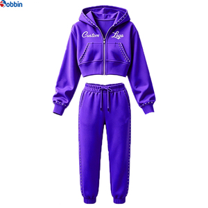 ชุดเซ็ตเสื้อครอปฮู้ดสีเทาและกางเกงจ็อกเกอร์สำหรับผู้หญิง แต่งด้วยคริสตัล สไตล์สตรีทแวร์ 2 in 1 ชุดฤดูหนาว - Product Image 2