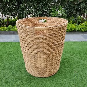 ทรงกลมพร้อมตะกร้าผักตบชวาทอพิเศษสําหรับจัดเก็บในบ้านและจัดเก็บองค์กรทําด้วยมือจากเวียดนาม - Product Image 6