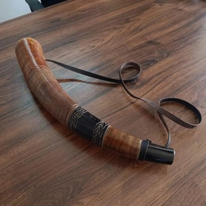 Cuerno Nórdico Pulido Ecológico de ILAHI, Cuerno Natural de Búfalo con Correas de Cuero - Estilo Religioso Feng Shui, Nuevo para Navidad - Product Image 4