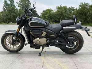 Motocicleta Cruiser Retro CU250 de 250cc con Motor V-Twin Refrigerado por Agua, Doble Canal ABS y TCS, Ideal para Desplazamientos Urbanos - Product Image 1