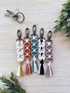 Llavero de Macramé Duradero y de Primera Calidad, Hecho a Mano con Cuerda de Algodón, para Colgar en Bolsos, como Porta Llaves, Decoración para Espejos de Coche, Ideal para Regalo - Product Image 3