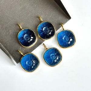 Colgante de Flor Tallada en Cuarzo Topacio Azul de Londres, Chapado en Oro Vermeil sobre Plata de Ley, Amuleto de Piedra Preciosa, Colgante de Cristal Hecho a Mano, Floral, Venta al por Mayor - Product Image 5