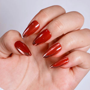 Uñas Postizas de Lujo con Estampado Metálico Rojo Dorado ABS, Forma Almendrada, para Salón, Marca Privada Helios, Hechas en Vietnam, EE. UU. - Product Image 1