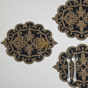 Manteles Individuales de Tela Satinada con Cuentas NOORIMS AKBAR HANDICRAFTS, Hechos a Mano, Personalizables, Decoración de Hogar de Lujo, Negro y Dorado, Venta al Por Mayor - Product Image 1
