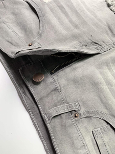 กางเกงยีนส์ขาสั้นผู้หญิงแบบมีกระดุม ระบายอากาศได้ดี ผลิตจากผ้าโพลีเอสเตอร์เดนิม ขายส่งแบบใหม่ ดีไซน์ขาดๆ เซ็กซี่ รับสั่งทำได้ - Product Image 3