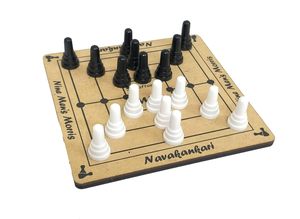 Jeu de société en bois Morris pour neuf joueurs Kraftsman avec des pièces noires et blanches, jeu de stratégie traditionnel pour les 8 ans et plus - Product Image 4