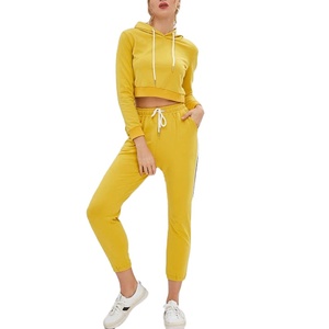 Chándal con logotipo personalizado para mujer, Tops cortos, conjunto de 2 piezas, chándal para correr - Product Image 1