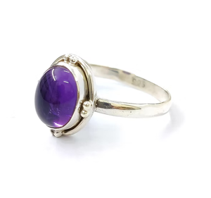 Anillo Clásico Ovalado con Gema de Amatista, Plata de Ley 925, Hipoalergénico, Minimalista, Unisex, Joyería para Uso Diario - Product Image 2