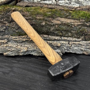 ค้อนตีเหล็กทำมือ หัวเหล็กคาร์บอน ด้ามไม้แอชตามหลักสรีรศาสตร์ ตีขึ้นรูปสองด้าน เครื่องมือขึ้นรูปโลหะ OEM DIY สำหรับผู้เริ่มต้น - Product Image 5