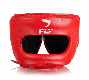 Ensemble de sparring professionnel FLY Red MMA en cuir de vachette véritable avec sangle réglable, comprenant des gants de boxe, un casque et une protection inguinale - Product Image 3