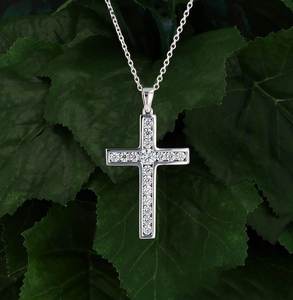 Pendentif Croix en Moissanite Ronde Brillante en Argent Sterling 925, Sertissage Canal, Bijou Fin Religieux, Breloque Cadeau - Product Image 4