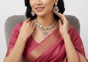 Ensemble collier et boucles d'oreilles style Polki, perles roses plaquées or de luxe, bijoux de mariage indiens traditionnels pour mariée. - Product Image 1