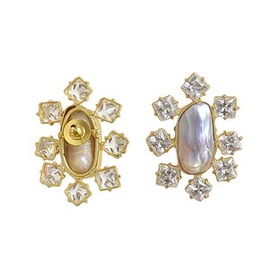 Pendientes de Perlas y Circonitas de Lujo - Joyería Elegante Chapada en Oro para Aniversarios y Ocasiones Especiales - Product Image 4