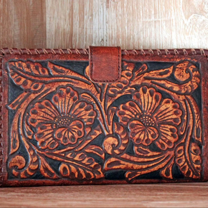 Cartera de piel auténtica con bloqueo RFID para mujer, diseño floral tallado a mano, con múltiples ranuras para tarjetas, plegable, larga, superventas 2026 - Product Image 1