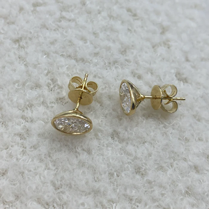 Boucles d'oreilles minimalistes serties de diamants de laboratoire ovales de 2 carats, en or jaune 10K, 14K, 18K, clous solitaires horizontaux, bijoux fins personnalisés - Product Image 6