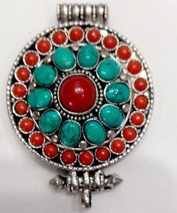 Colgantes de Aleación Plateada Tibetana con Coral y Turquesa, Diseño Floral Étnico Budista, Engaste Circular, Joyería Unisex para Regalo - Product Image 1