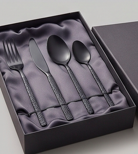 Ensemble de couverts minimalistes noir mat avec poignées texturées, compatibles lave-vaisselle, en métal, pour mariage et usage quotidien - Product Image 6