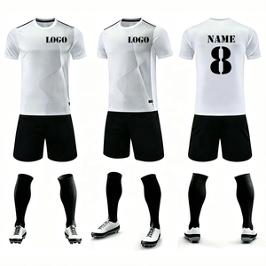 Ensemble de maillot de football sublimé blanc pour homme, manches courtes, anti-transpiration, avec short et chaussettes noirs, toutes saisons - Product Image 1