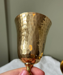 แก้วไวน์ดีไซน์คลาสสิกแบบขายส่ง สลักลายด้วยมือ แก้วค็อกเทลทรงโกเบลต์เคลือบทอง ราคาประหยัด ของขวัญโลหะ - Product Image 6