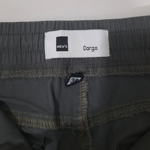 Shorts cargo pour hommes en sergé de coton premium, décontractés et utilitaires, six poches, pour le travail en extérieur, shorts de mode, fabricant en gros - Product Image 5