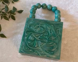 Bolso de Mano de Resina Epoxi Acrílica para Mujer, con Correa Dorada Desmontable, Diseño de Ángel Pintado a Mano, para Bodas y Fiestas - Product Image 1