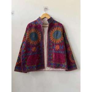 Chaqueta de terciopelo bohemio de lujo para mujer, bordado a mano con diseño floral, manga larga, ropa exterior informal para otoño. - Product Image 1