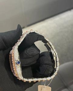 Reloj Automático de Acero Inoxidable Cuadrado con Incrustaciones de Diamantes en Dos Tonos Dorados, Esfera con Diamantes Completos, Números Romanos, Diseño Moderno y Lujoso - Product Image 3