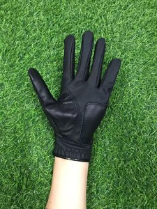 Gants de golf professionnels de qualité supérieure, pour droitiers et gauchers, respirants, en tissu doux, avec logo et couleur personnalisés. - Product Image 4