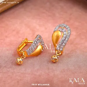 Pendientes de Clip Kala Gold de Oro Amarillo de 18K con Microincrustaciones de Diamantes de Corte Brillante para Mujer, Modernos y Tradicionales - Product Image 3