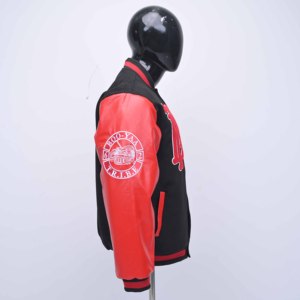 แจ็คเก็ตวาร์ซิตี้วินเทจสำหรับผู้ชาย แจ็คเก็ตเบสบอลแบบ Letterman แขนหนังสั่งทำพิเศษ ทรงเข้ารูป กระดุมเขาสัตว์ ทันสมัย ผลิตตามแบบ OEM - Product Image 4