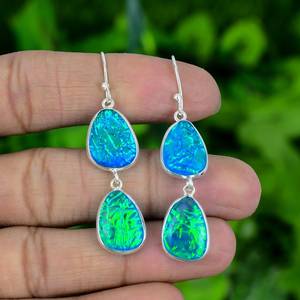 ต่างหูโอปอลไฟร์ออสเตรเลียแบบสามเม็ด เงินแท้ 925 งานแฮนด์เมด เครื่องประดับพลอย ได้รับการรับรองจาก IGI เหมาะสำหรับงานฉลองครบรอบและงานปาร์ตี้สไตล์ชาติพันธุ์ - Product Image 4