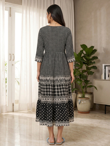 Robe à volants en polyester à motif floral pour femme, noire, manches trois quarts, col superposé, mode décontractée, robe d'été à volants style western - Product Image 2