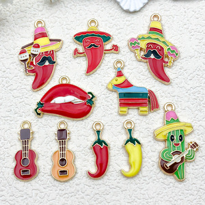 Charm esmaltado de aleación en tono dorado con diseños de sombrero, chile, guitarra, <span class=keywords><strong>cactus</strong></span>, piñata y labios de burro para joyería del Cinco de Mayo - Product Image 1