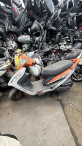 Moto d'occasion avec accessoires de pneus et rétroviseurs offerts, fabrication japonaise, testée et fonctionnelle, export en gros - Product Image 6