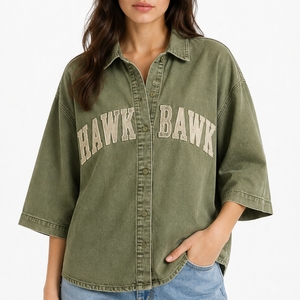 Chemise en jean ample à manches courtes pour femme – Qualité supérieure, douce, respirante, décontractée, élégante, confortable, classique, fermeture boutonnée sur le devant - Product Image 1